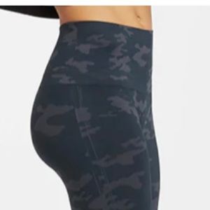 SPANX- Look at Me Now Seamless Cropped Leggings